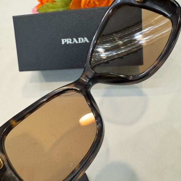 Authentic Prada sunglasses with box - Picture 5 of 11